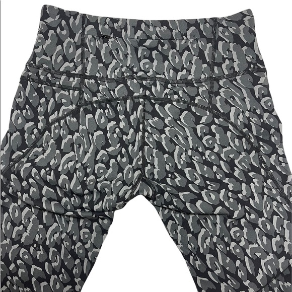 NEW Sweaty Betty Leggings Pants 7/8 Length Workout Gray Black Animal Print Small - Picture 8 of 15